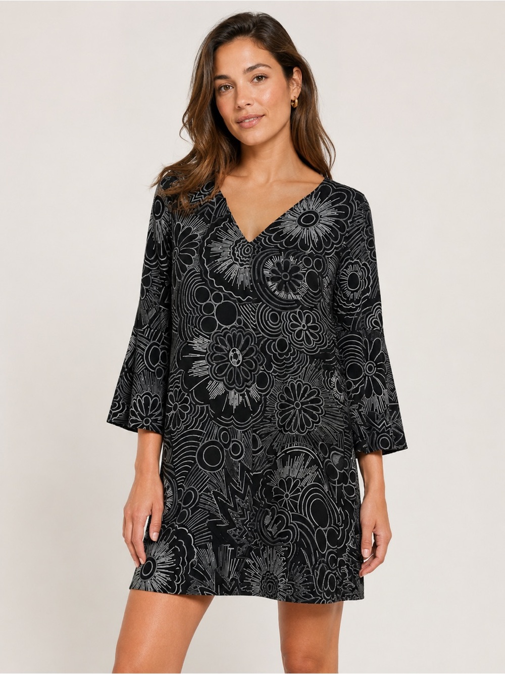 Trina Turk Black Gray Floral Bell Sleeve Shift Dress Size Medium